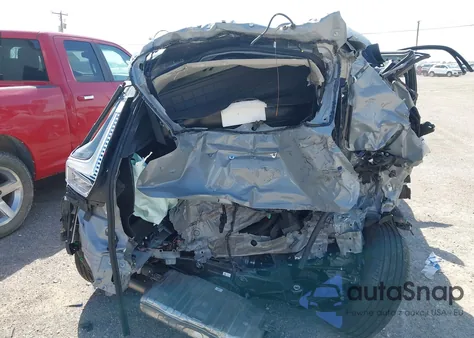 2025 Volvo Xc40 Plus z USA, uszkodzony, nr VIN YV4L12UE5S2566400